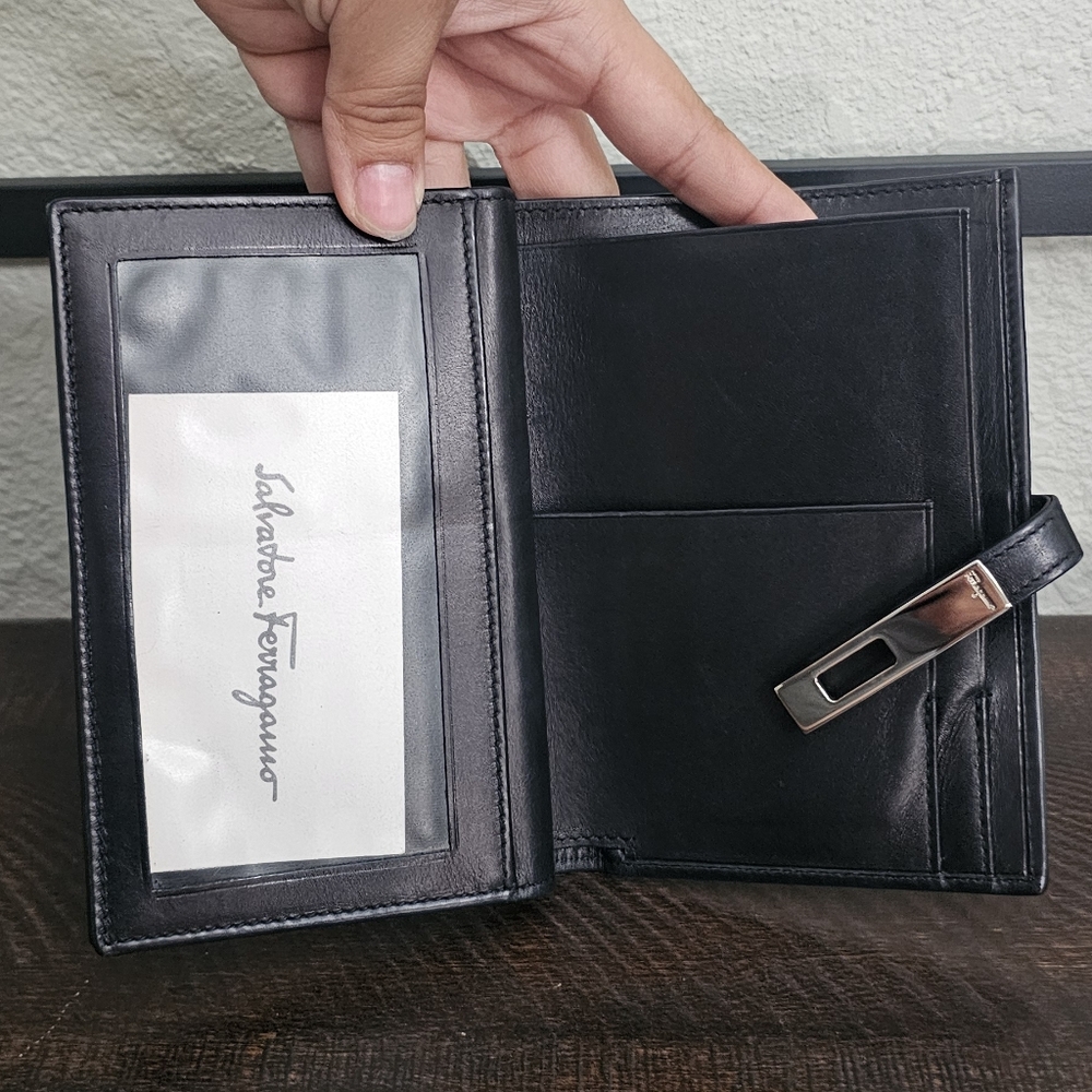 Salvatore Ferragamo passport wallet - Picture 2 of 3